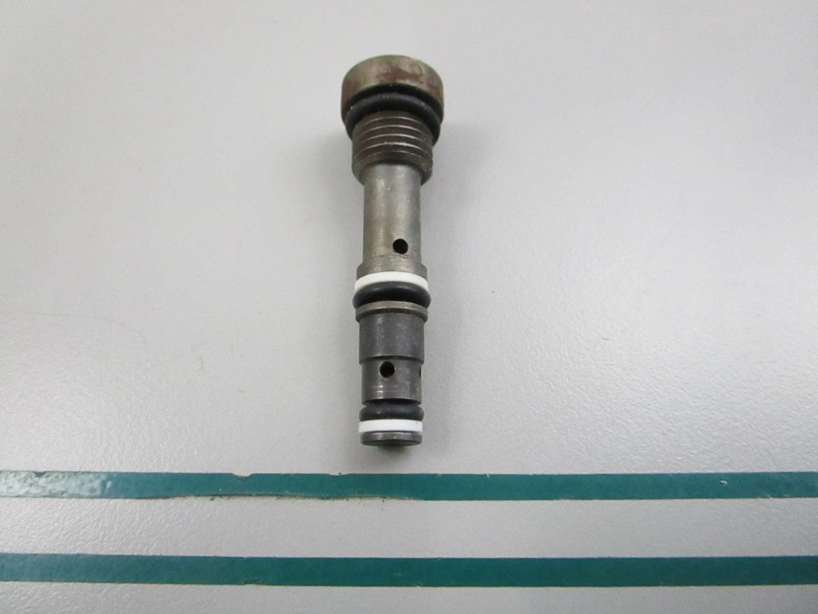 NEW OEM 260-8590 CAT Shuttle Valve 0810