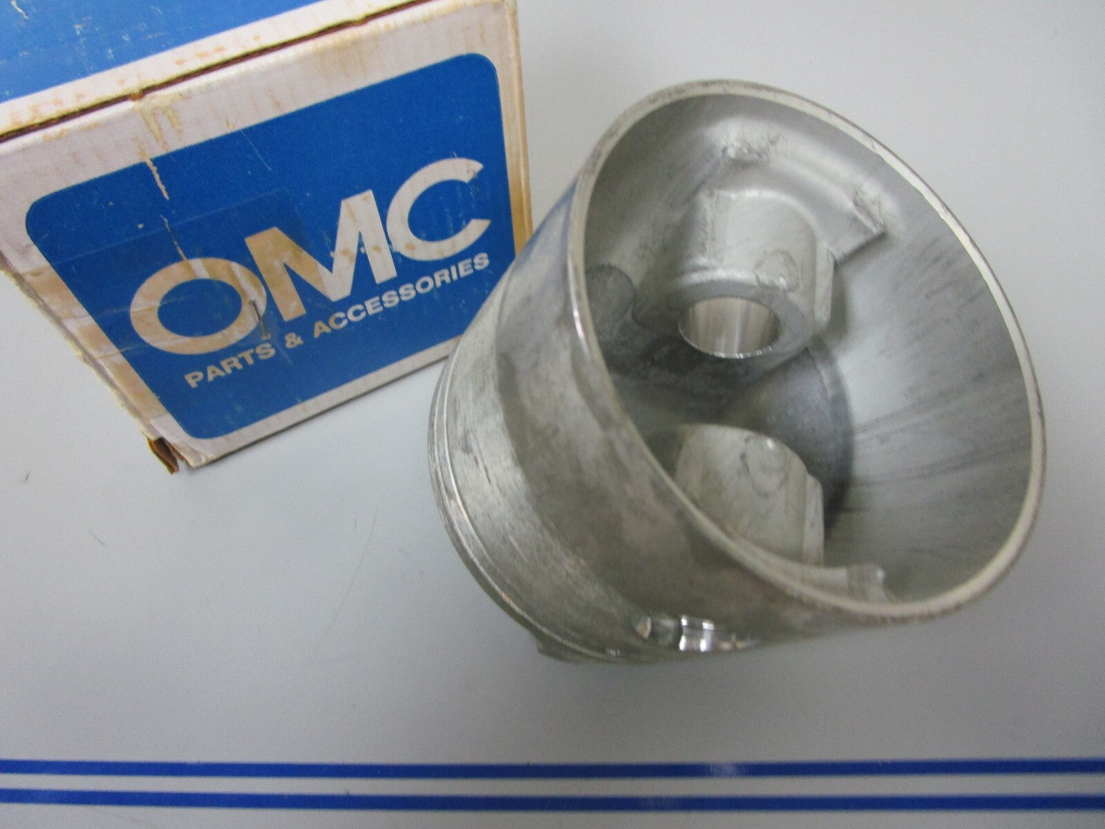 *NEW OEM* 0810 OMC Johnson Evinrude Piston 388673 322969 0388673 0322969