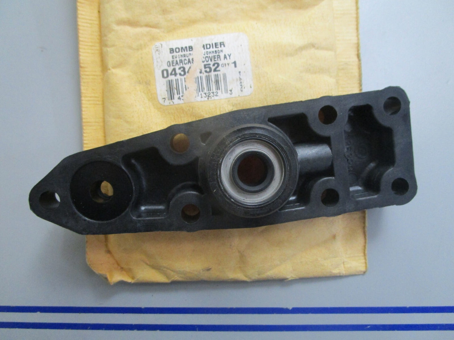 *NEW OEM* 0820 OMC Johnson Evinrude Gearcase Cover 434152 0434152