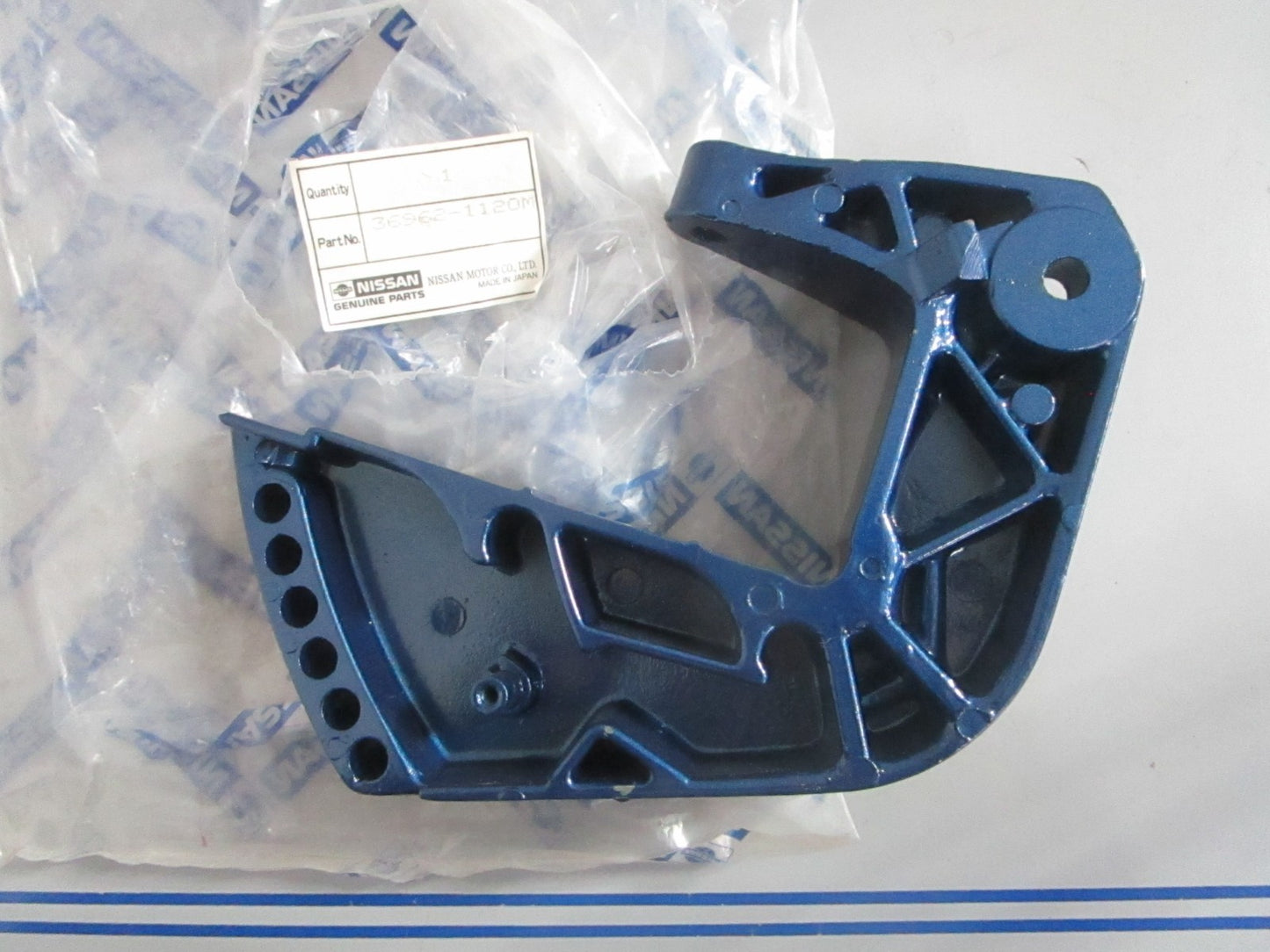 NEW OEM 36962-1120M Tohatsu Right Clamp Bracket 0820