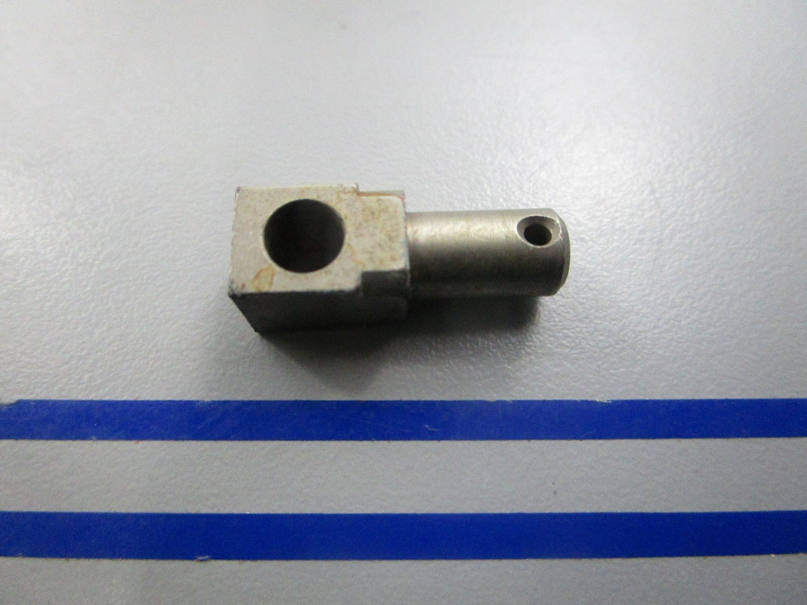 NEW OEM 303702 0303702 OMC Johnson Evinrude Connector 0810