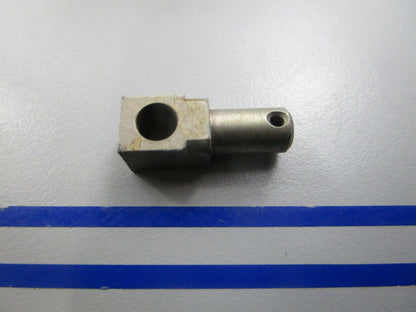 NEW OEM 303702 0303702 OMC Johnson Evinrude Connector 0810