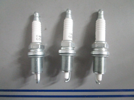 NEW OEM (LOT OF 3) QC10PEPB Champion Spark Plug 0820