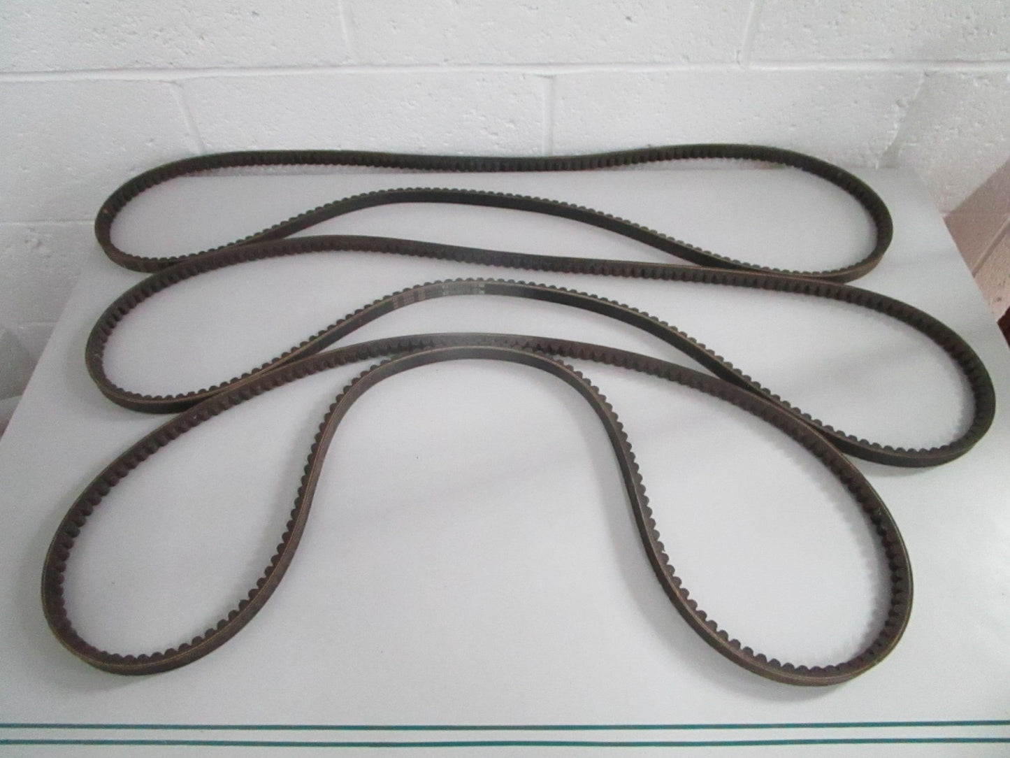 NEW OEM 4P-8087 CAT 3 V-Belt Set 0820