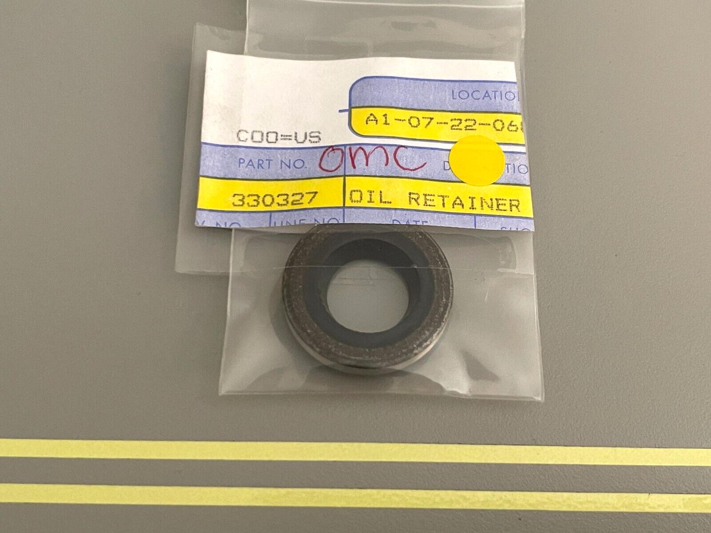 *NEW OEM* 0810 OMC Johnson Evinrude Oil Retainer 330327 0330327