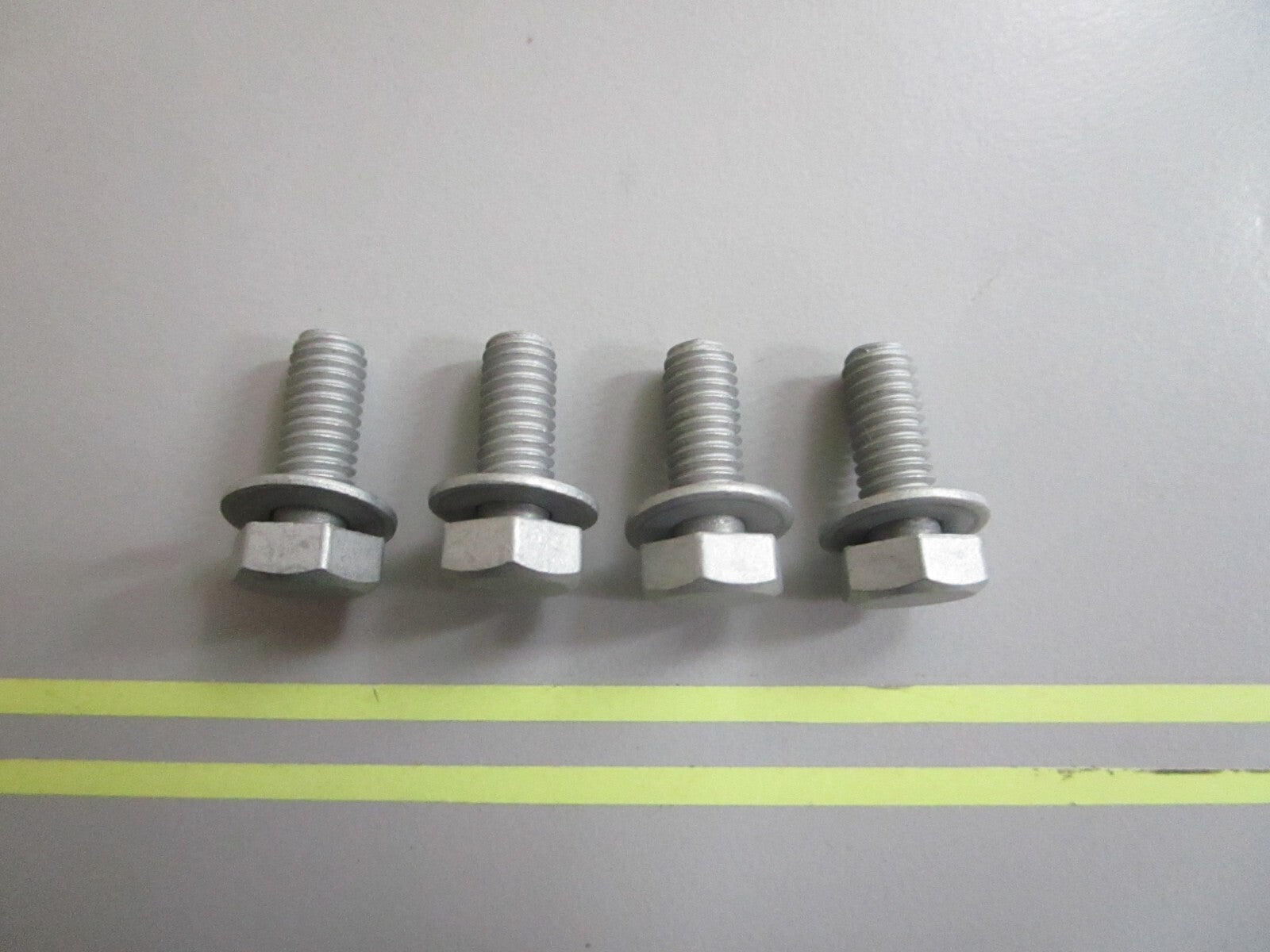 *NEW OEM* (LOT OF 4) 0810 Tohatsu Bolt & Washer 9101E3-5616