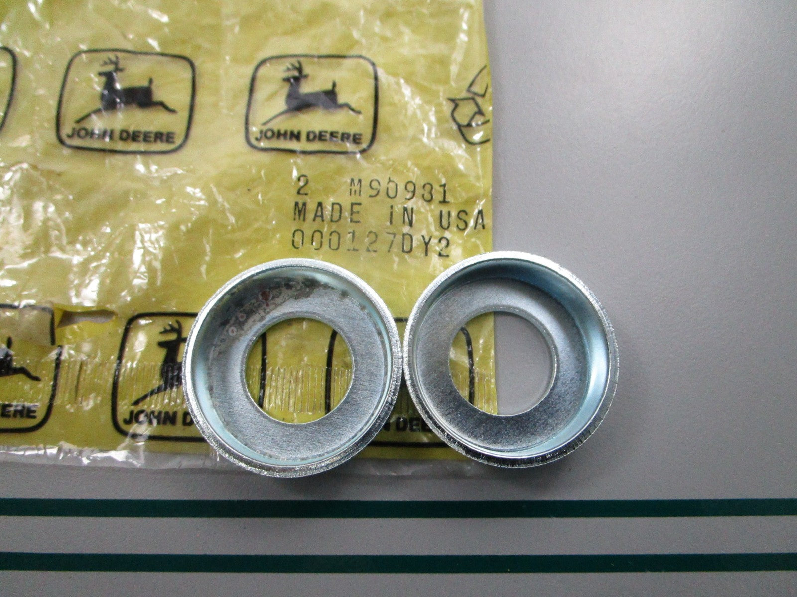 NEW OEM (LOT OF 2) M90981 John Deere Retainer 0810