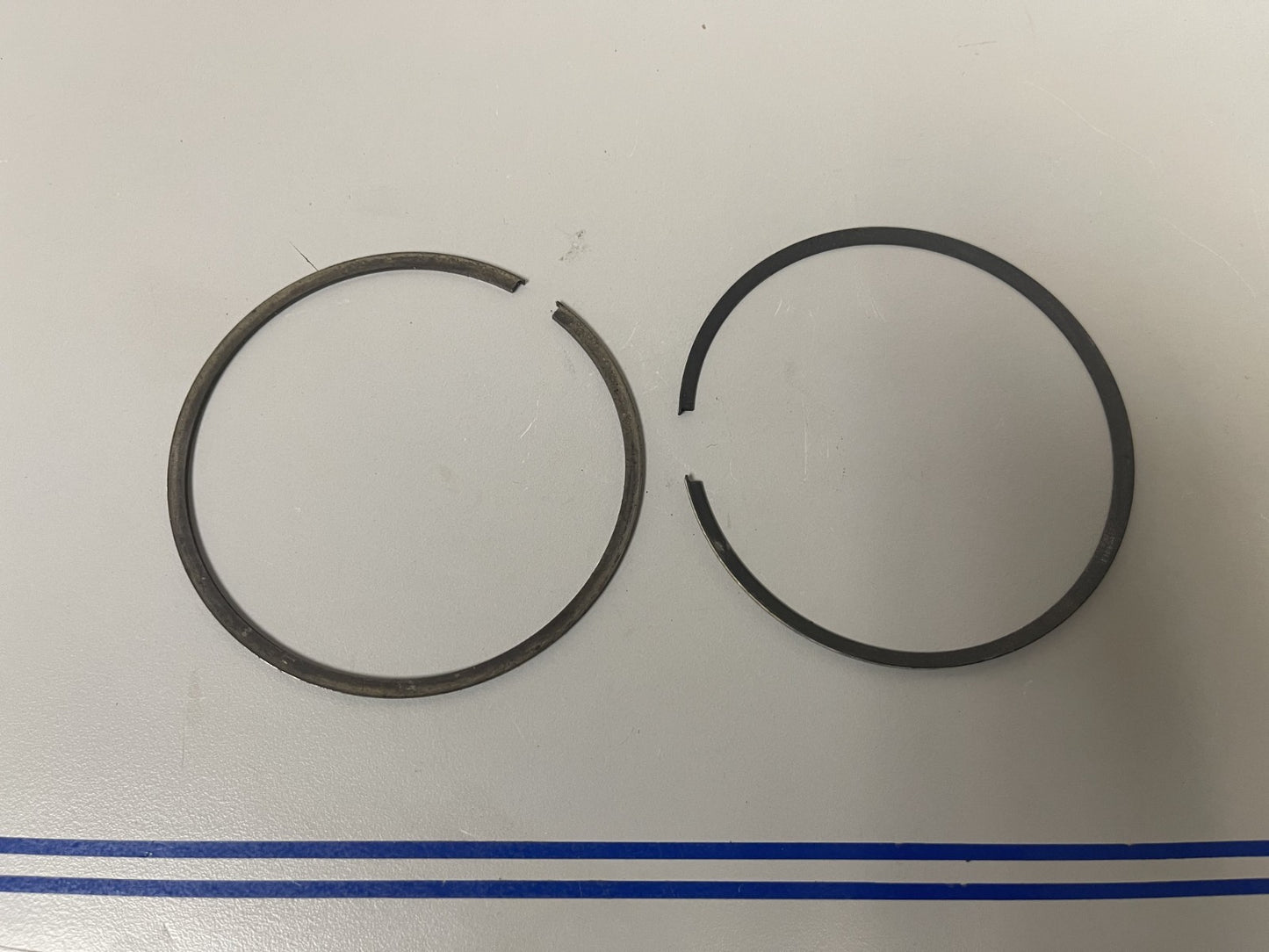*NEW OEM* 0670 OMC Johnson Evinrude 2 Ring Set 390510 0390510