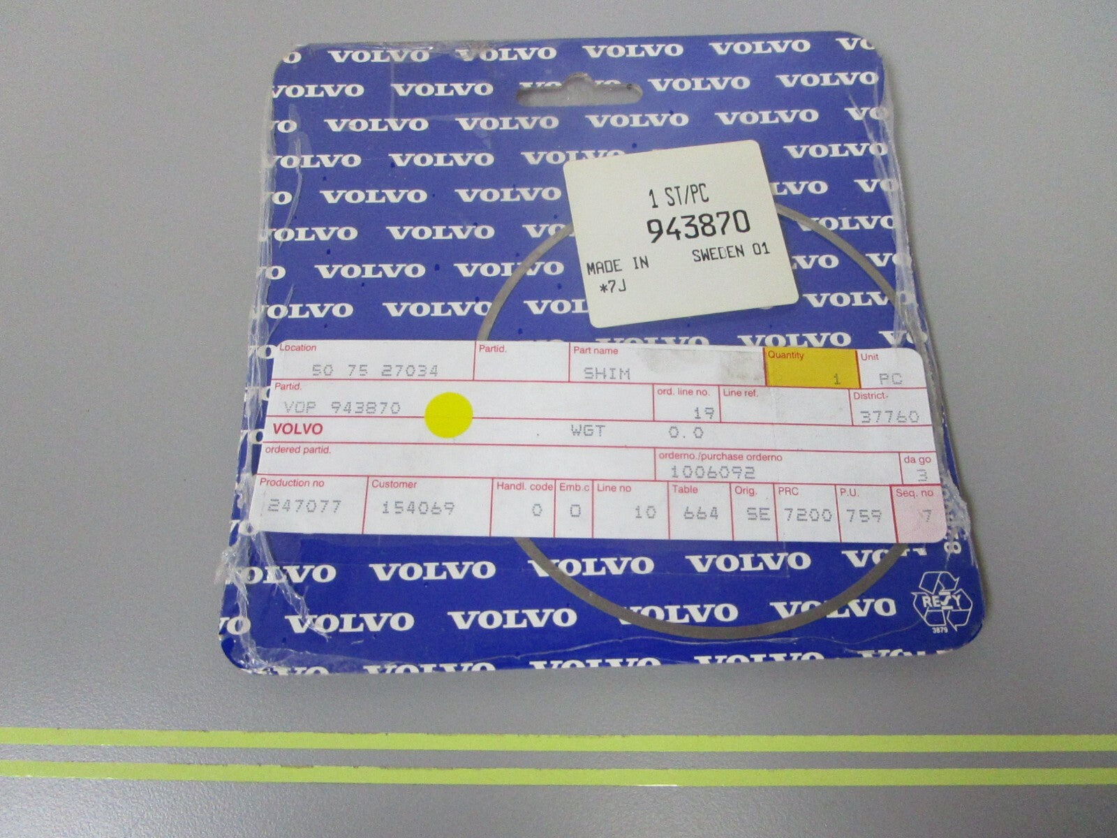 *NEW OEM* 0810 Volvo Penta Shim 943870