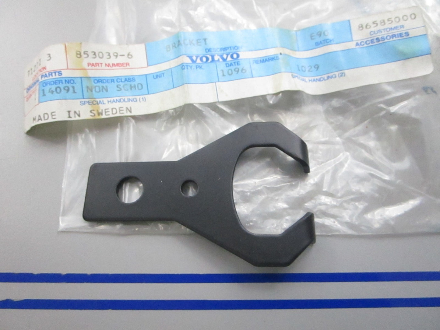 NEW OEM 853039 Volvo Penta Bracket 0810