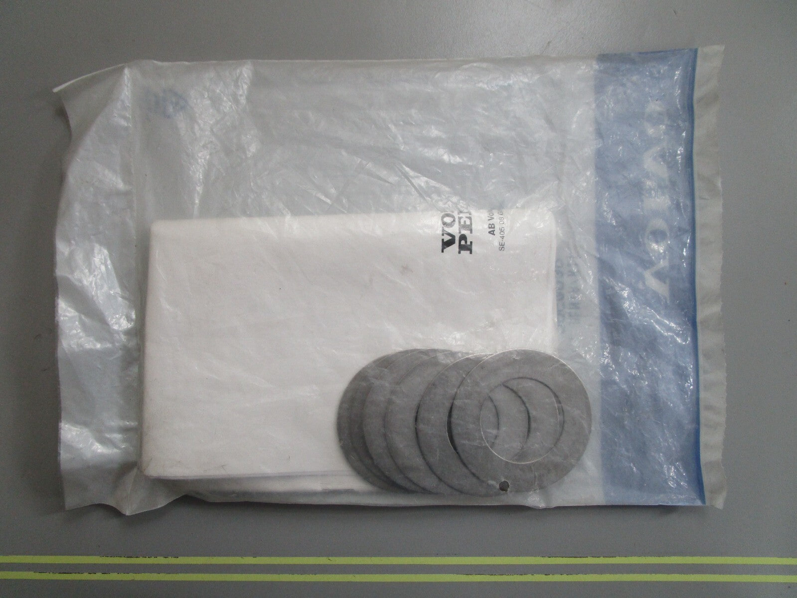 *NEW OEM* 0820 Volvo Penta Shim Kit 3860808