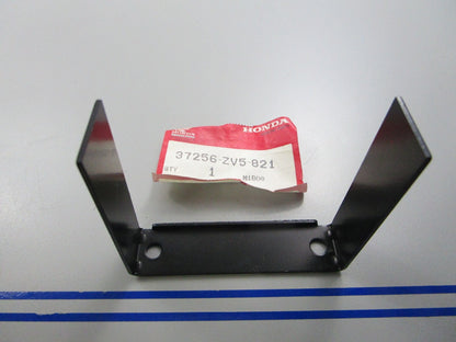 *NEW OEM* 0810 Honda Bracket 37256-ZV5-821