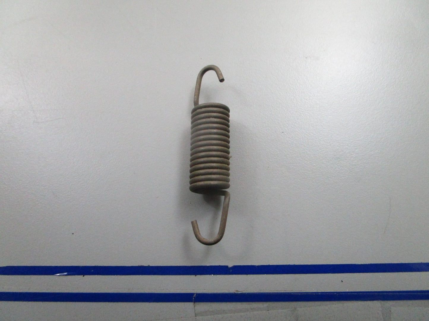 *NEW OEM* 0810 OMC Johnson Evinrude Spring 338489 0338489