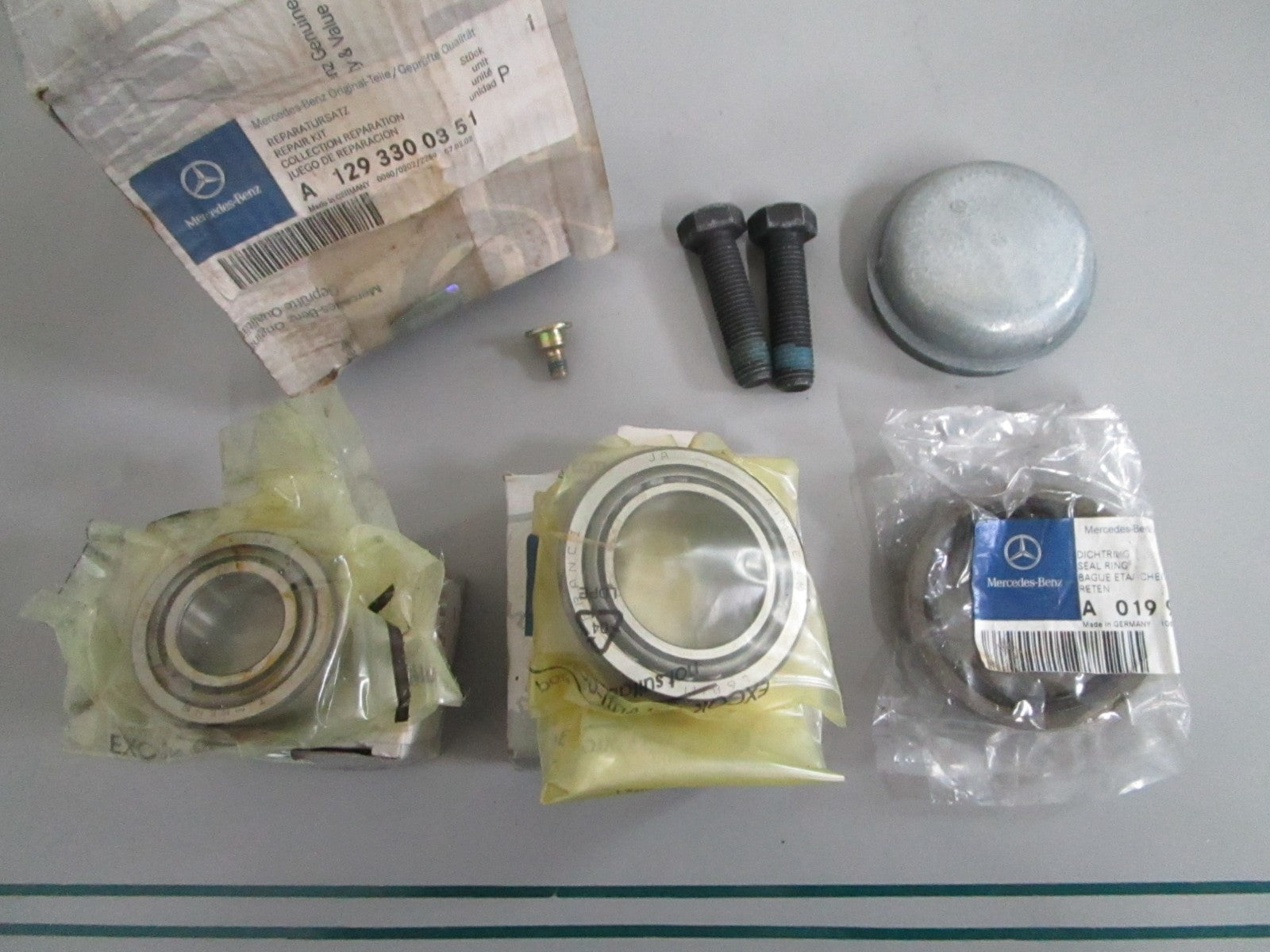 NEW OEM A1293300351 Mercedes-Benz Clutch Bearing Kit 0820