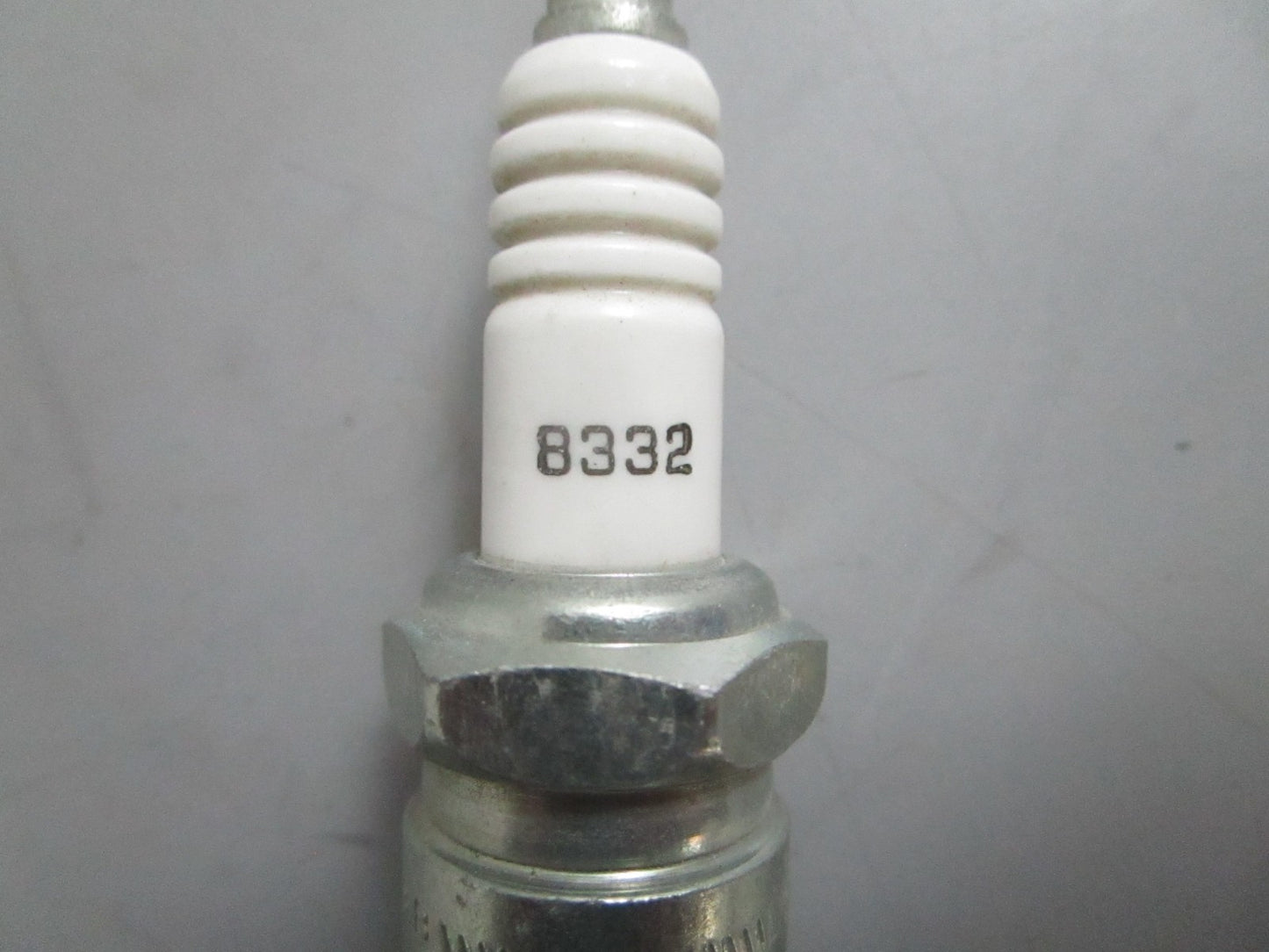 *NEW* (LOT OF 10) 0820 Champion Spark Plug 8332