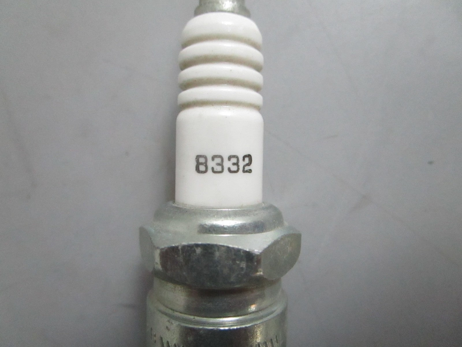 *NEW* (LOT OF 10) 0820 Champion Spark Plug 8332