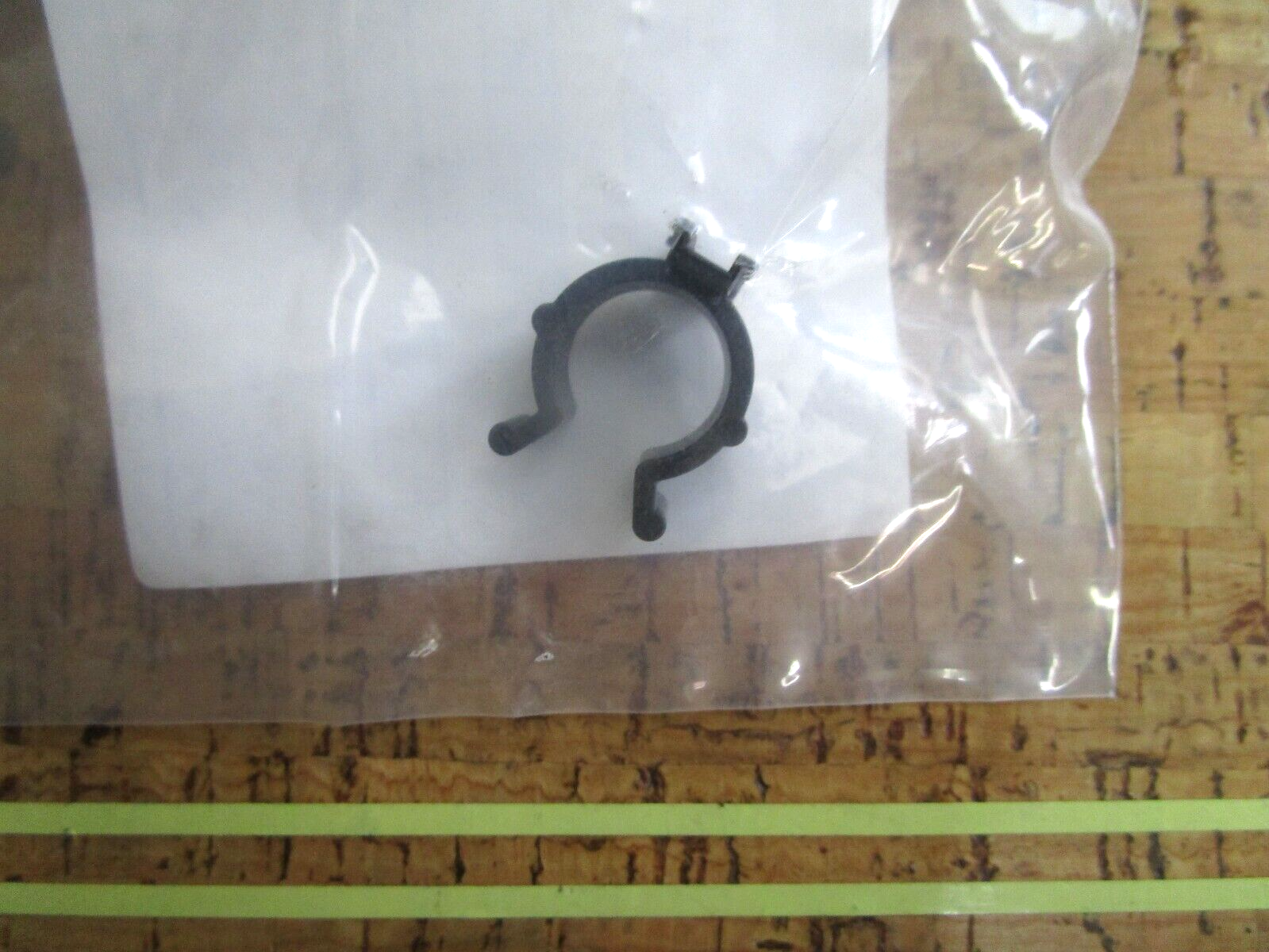 *NEW OEM* 0810 OMC Johnson Evinrude Clip 3011450