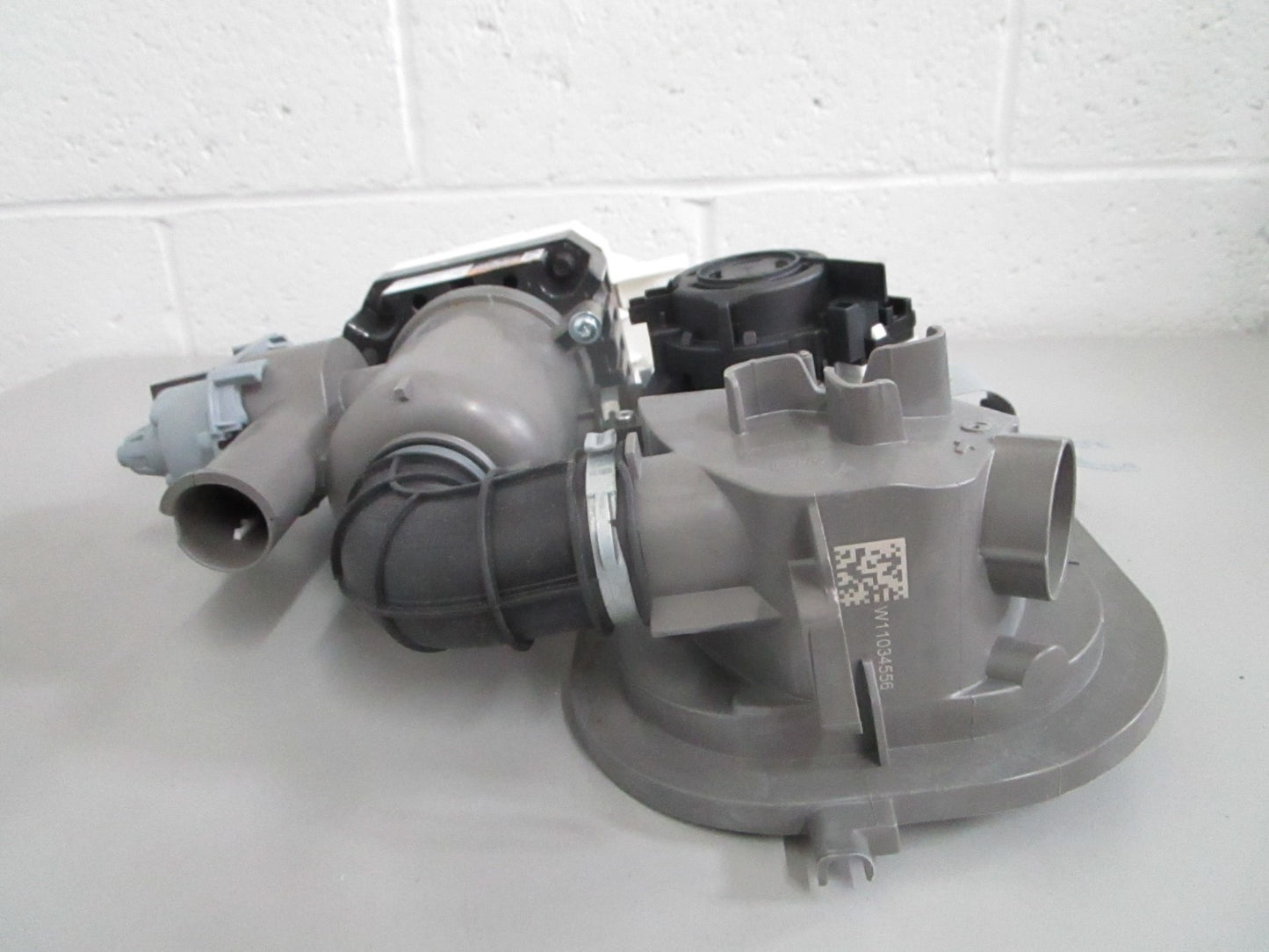 Whirlpool W11416363 NEW OEM Dishwasher Pump Motor Assembly Maytag MDB4949 0820