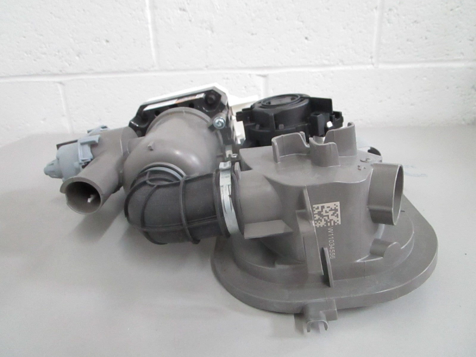 Whirlpool W11416363 NEW OEM Dishwasher Pump Motor Assembly Maytag MDB4949 0820