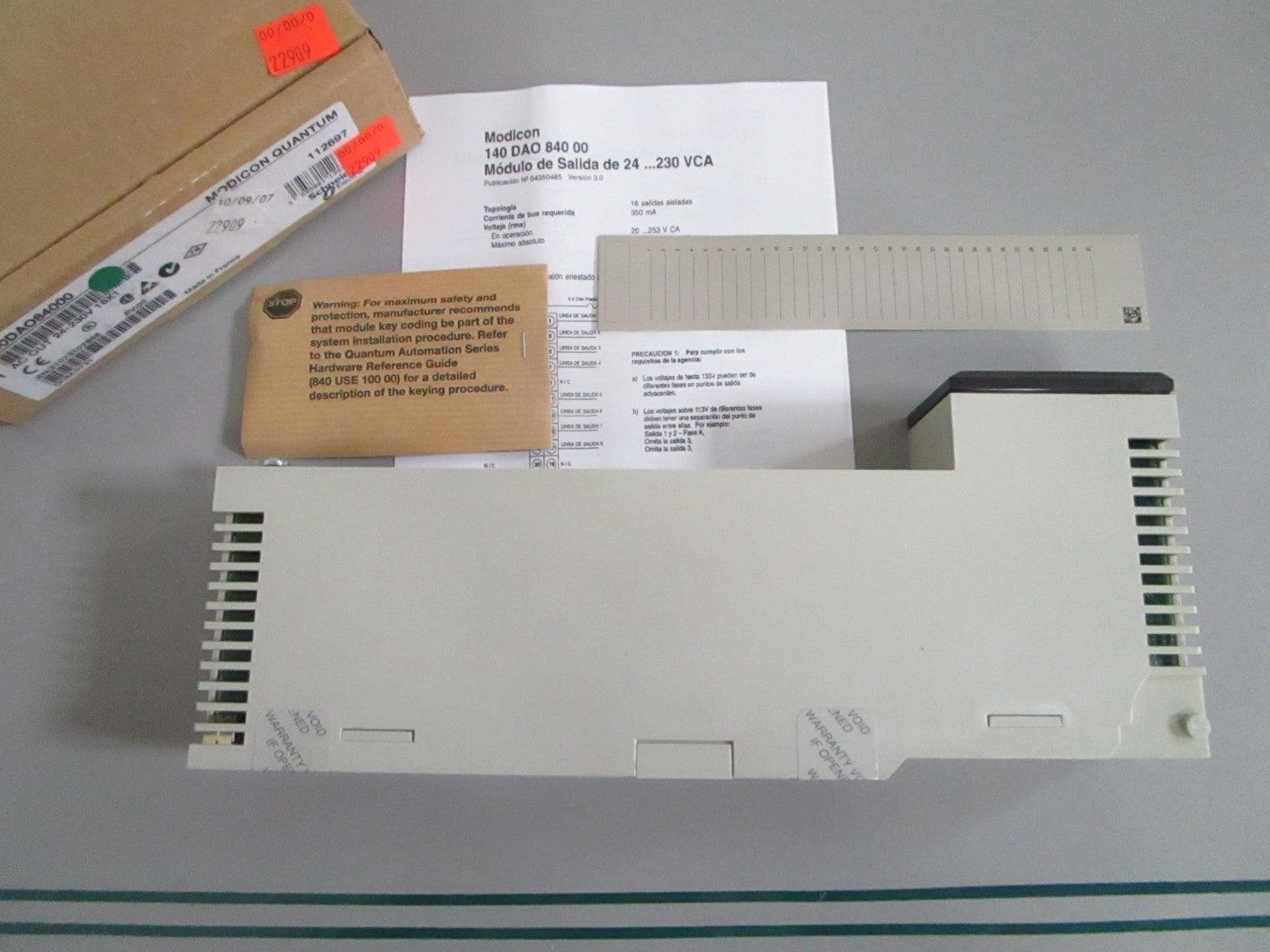 Schneider Modicon 140DAO84000 Quantum AC Output 16CH 24-230V NEW OEM 0820