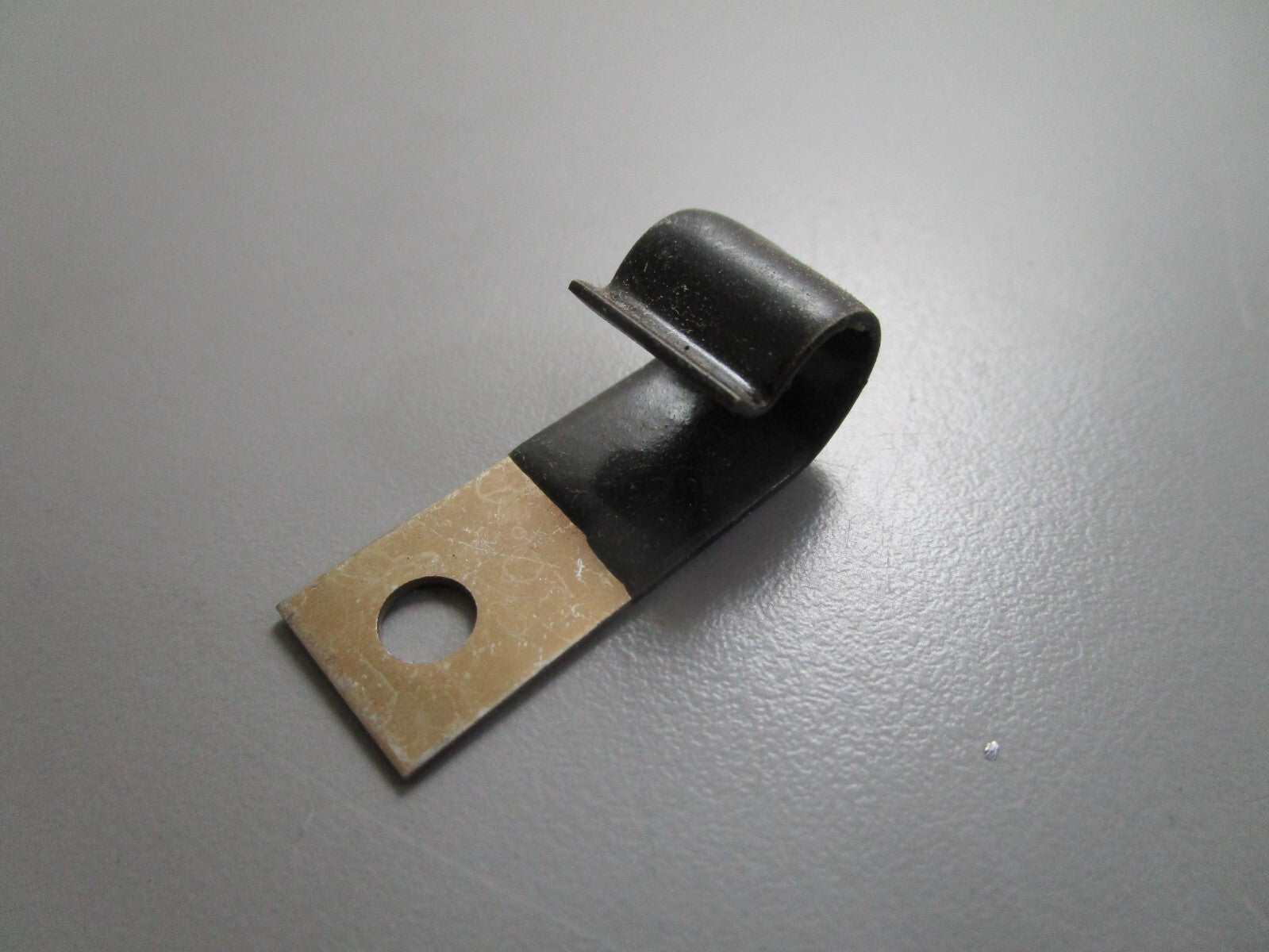 *NEW OEM* 0820 OMC Johnson Evinrude Clamp 310442 0310442