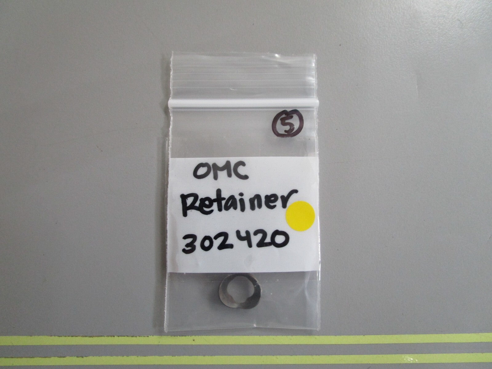 *NEW OEM* 0810 OMC Johnson Evinrude Retainer 302420 0302420