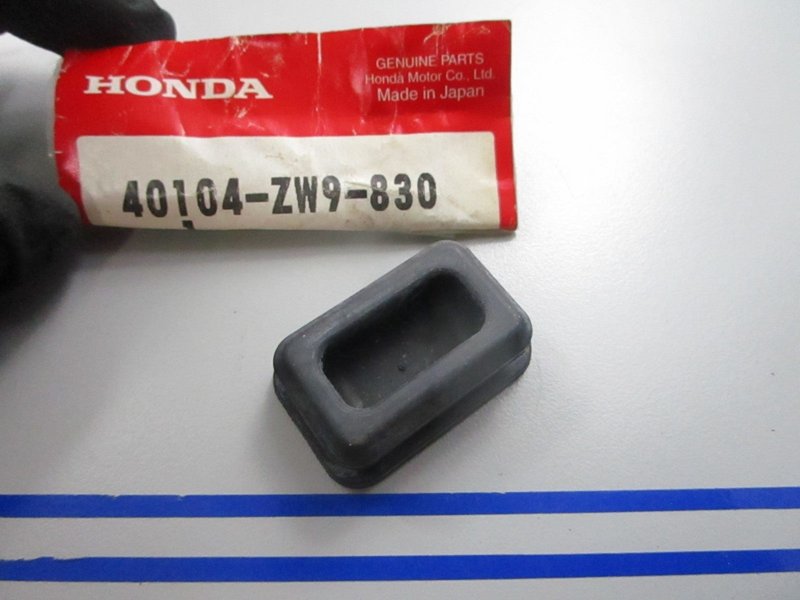 *NEW OEM* 0810 Honda Oil Case Grommet 40104-ZW9-830