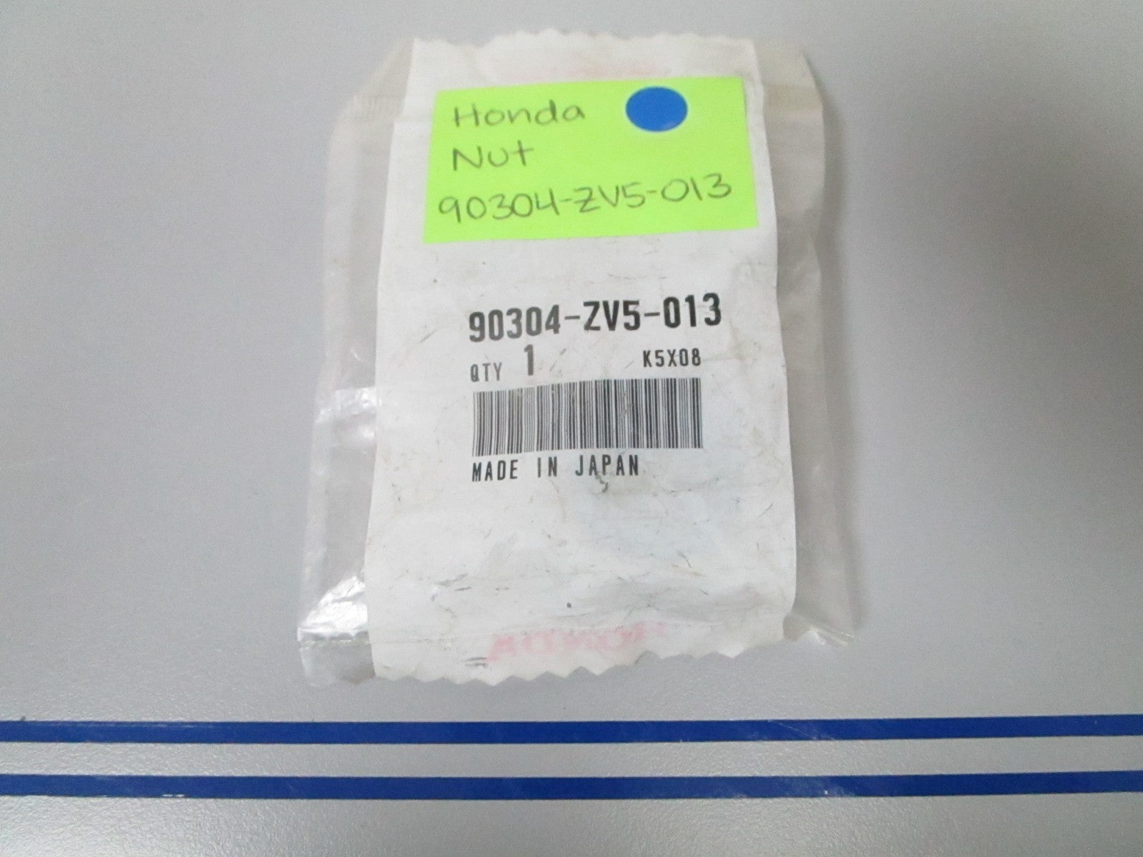 NEW OEM 90304-ZV5-013 Honda Nut 0720