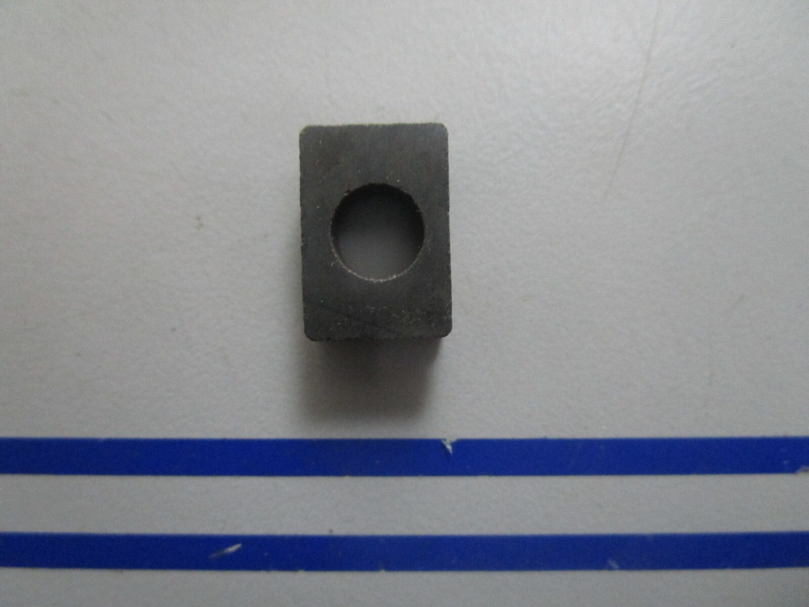 *NEW OEM* 0720 OMC Johnson Evinrude Grommet 310258 0310258