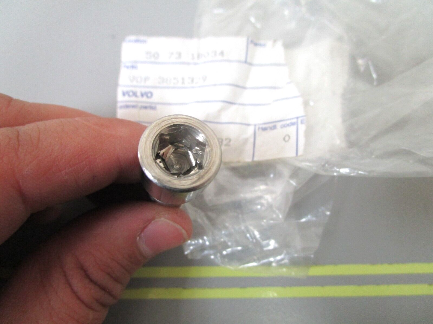 *NEW OEM* 0750 Volvo Penta SCREW 3851329