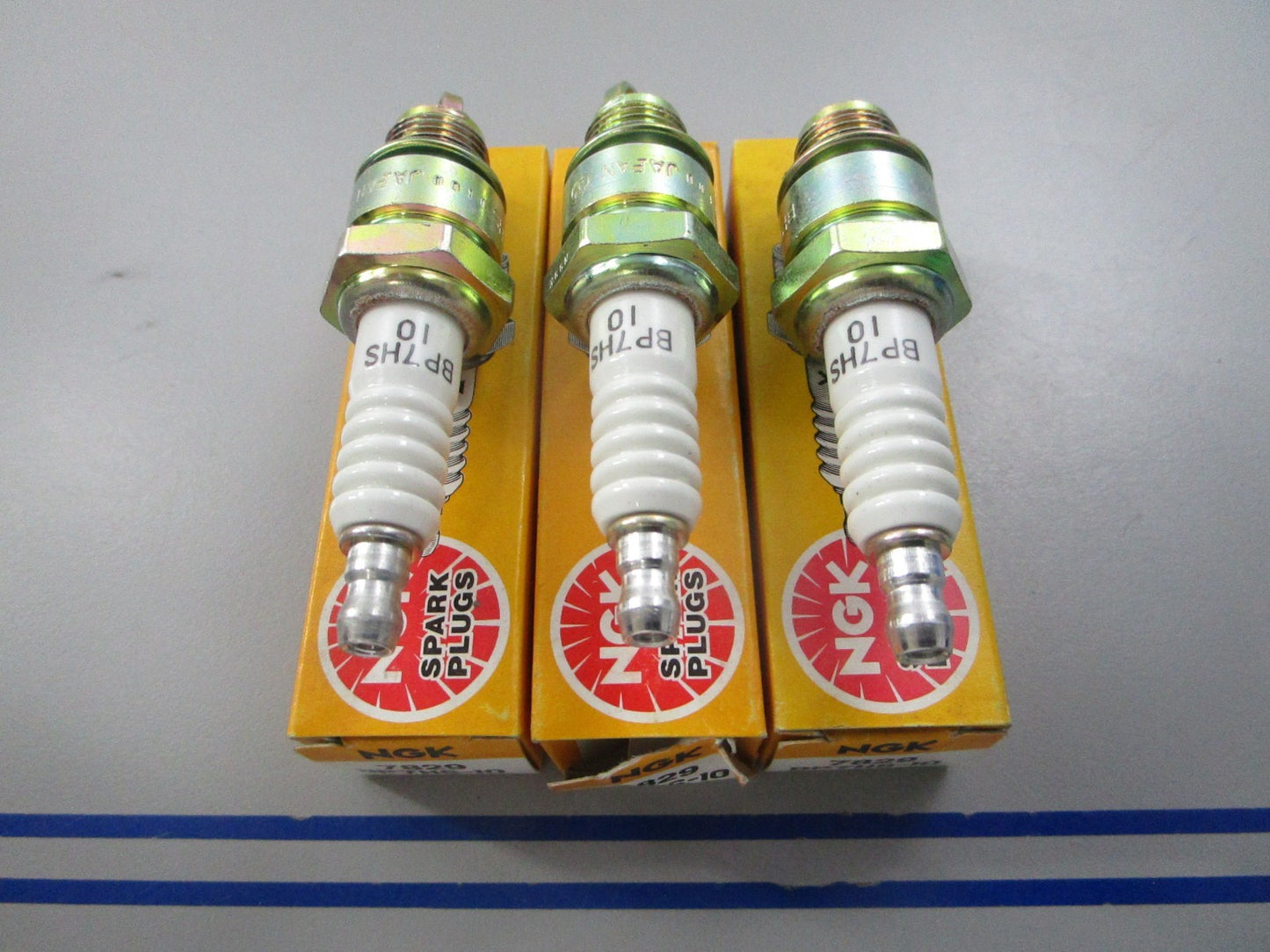 NEW (LOT OF 3) BP7HS-10 NGK Spark Plug 0810