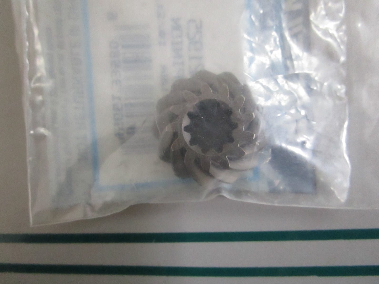 NEW OEM 43-821925 1 Mercury Quicksilver Pinion Gear 0820