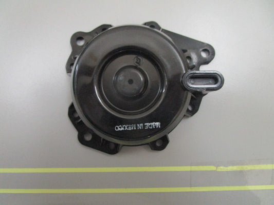 *NEW OEM* 0810 OMC Johnson Evinrude Motor Housing 175242 0175242