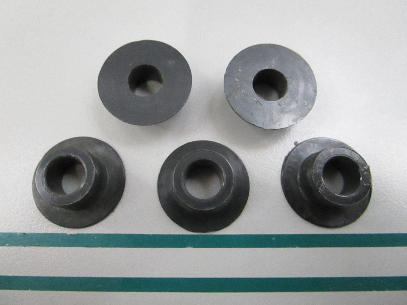 NEW OEM (LOT OF 5) 324642 0324642 OMC Johnson Evinrude Bushing 0810