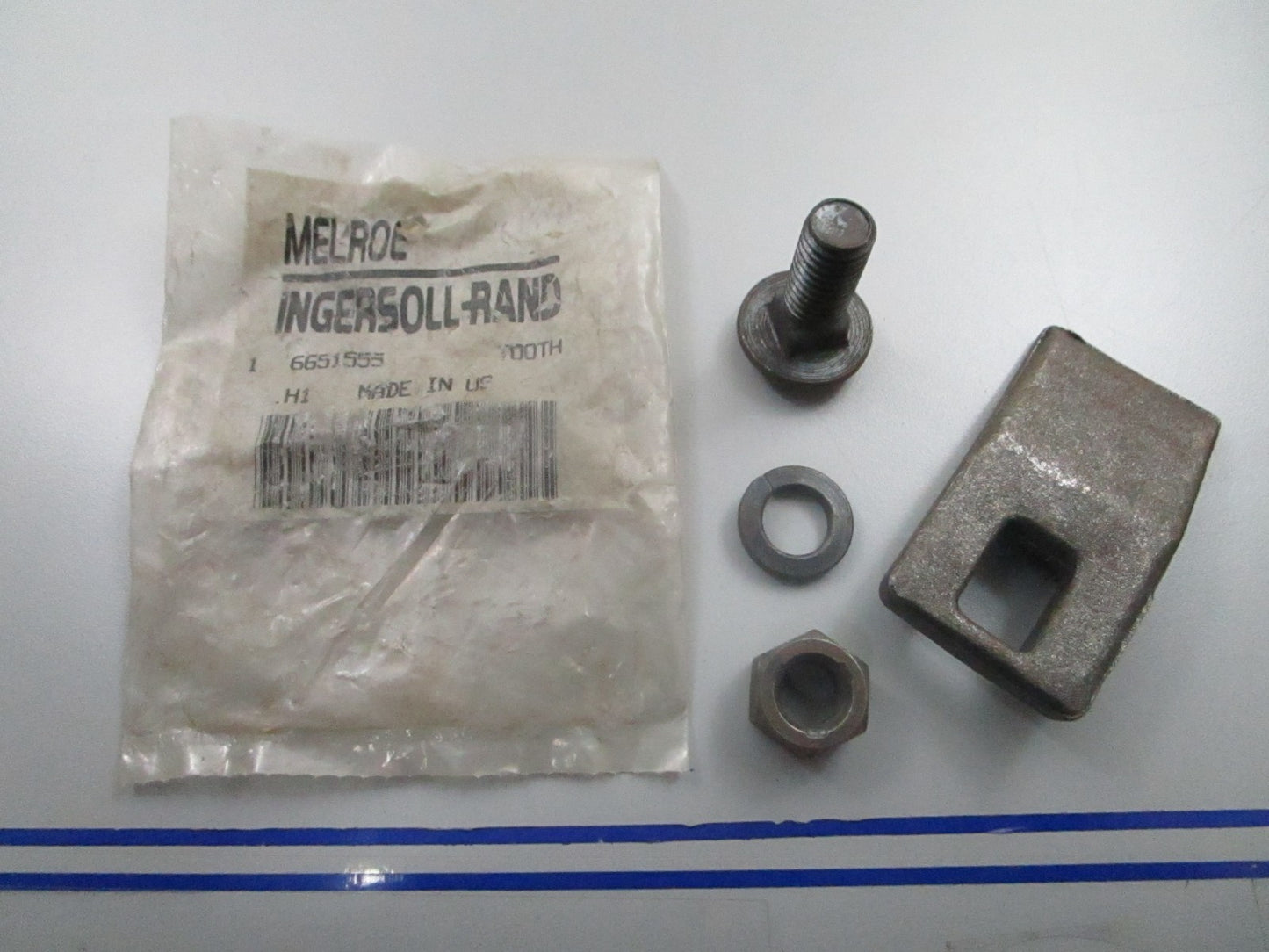*NEW OEM* 0810 Bobcat Bucket Tooth 6651555
