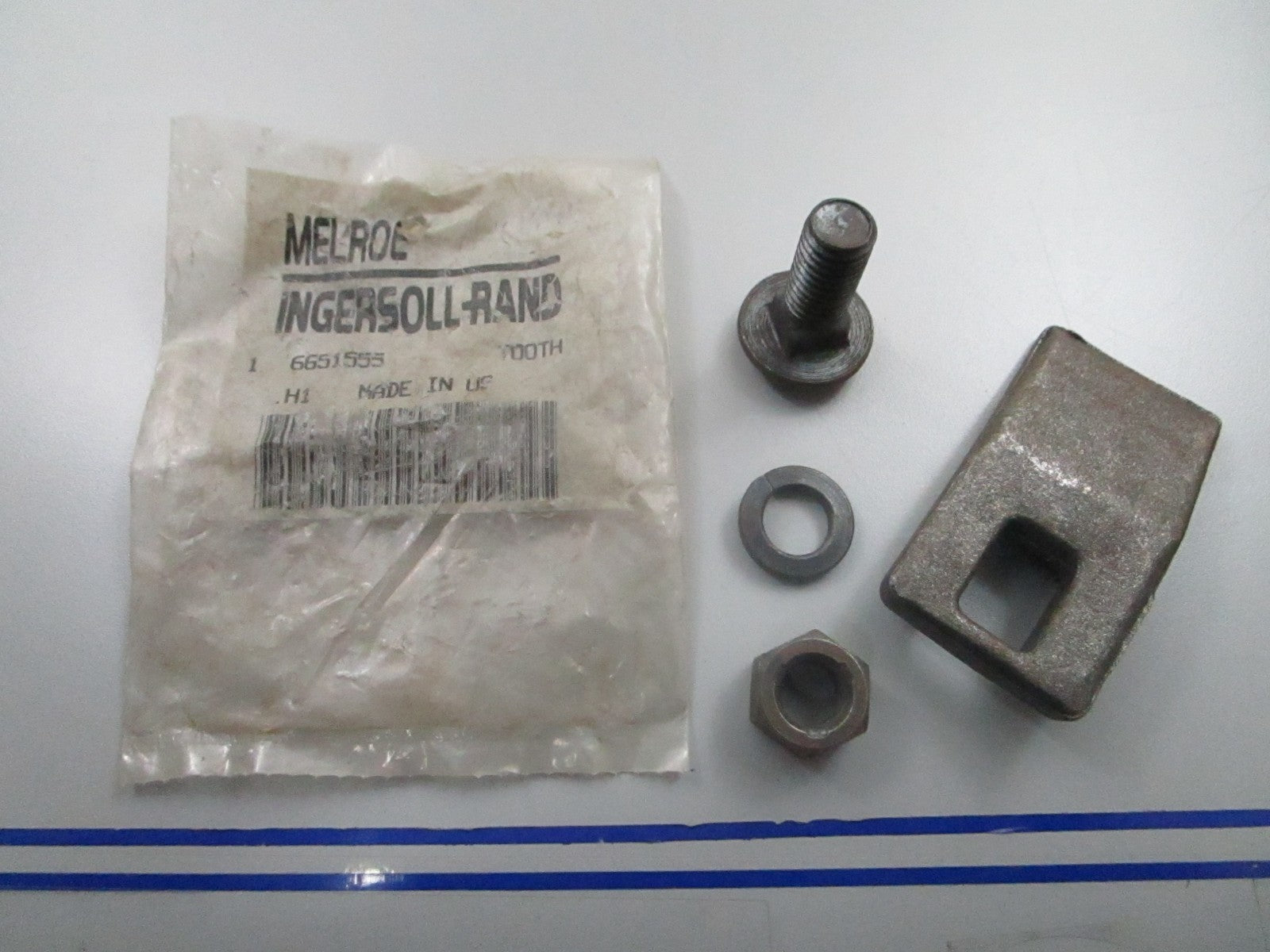 *NEW OEM* 0810 Bobcat Bucket Tooth 6651555