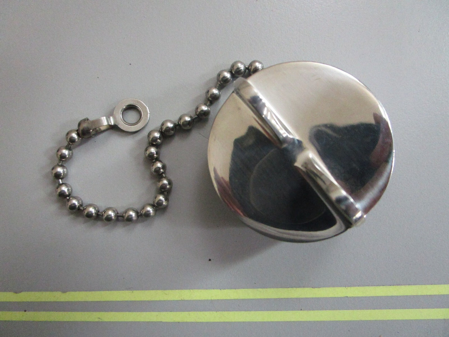 *NEW* 0820 Attwood Gas Cap & Chain 66001