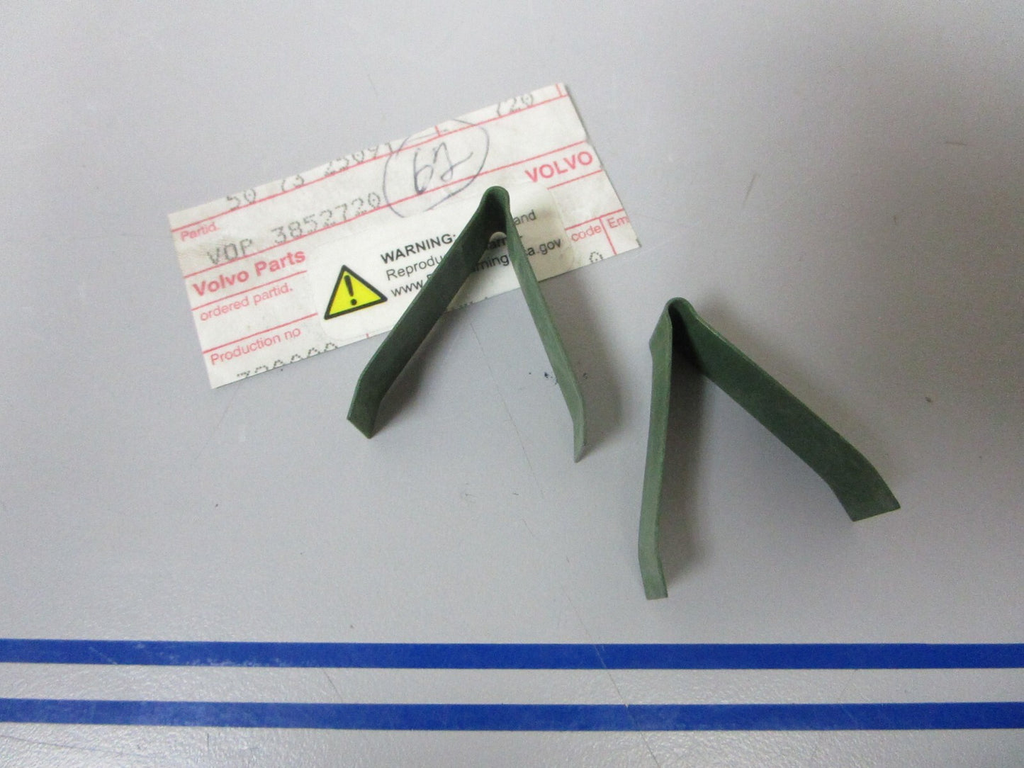 *NEW OEM* (LOT OF 2) 0810 OMC Johnson Evinrude Brush Spring 3852720