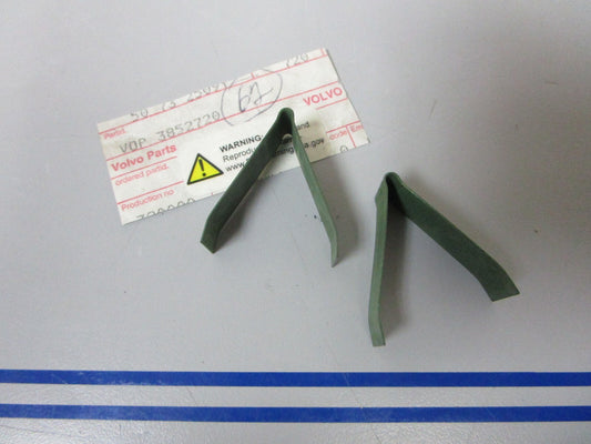 *NEW OEM* (LOT OF 2) 0810 OMC Johnson Evinrude Brush Spring 3852720