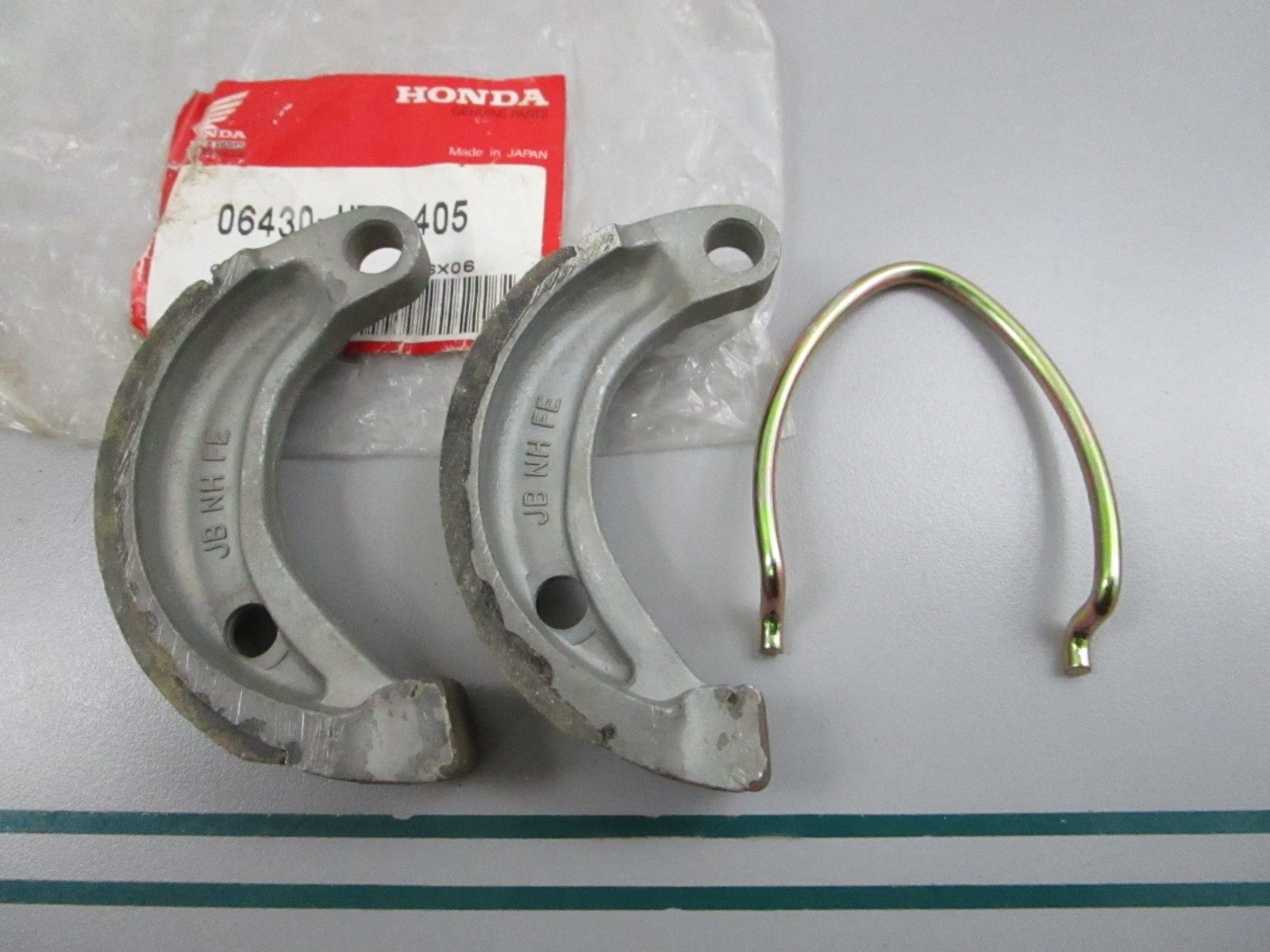 NEW OEM 06430-HB2-405 Honda Brake Shoe Set 0810