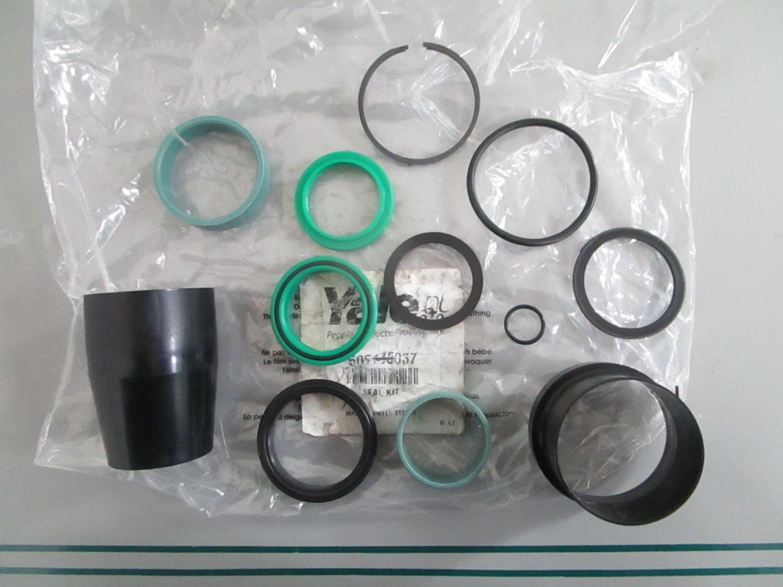 NEW OEM 505136037 Yale Seal Kit 0820