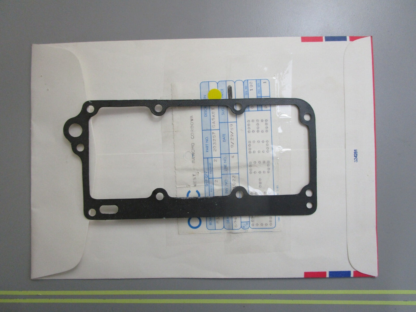 *NEW OEM* 0810 OMC Johnson Evinrude Gasket 203257 0203257