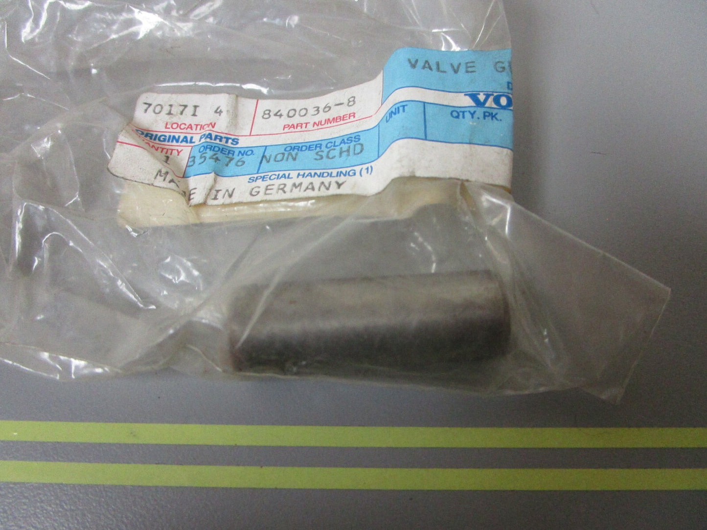 *NEW OEM* 0810 Volvo Penta Guide 840036