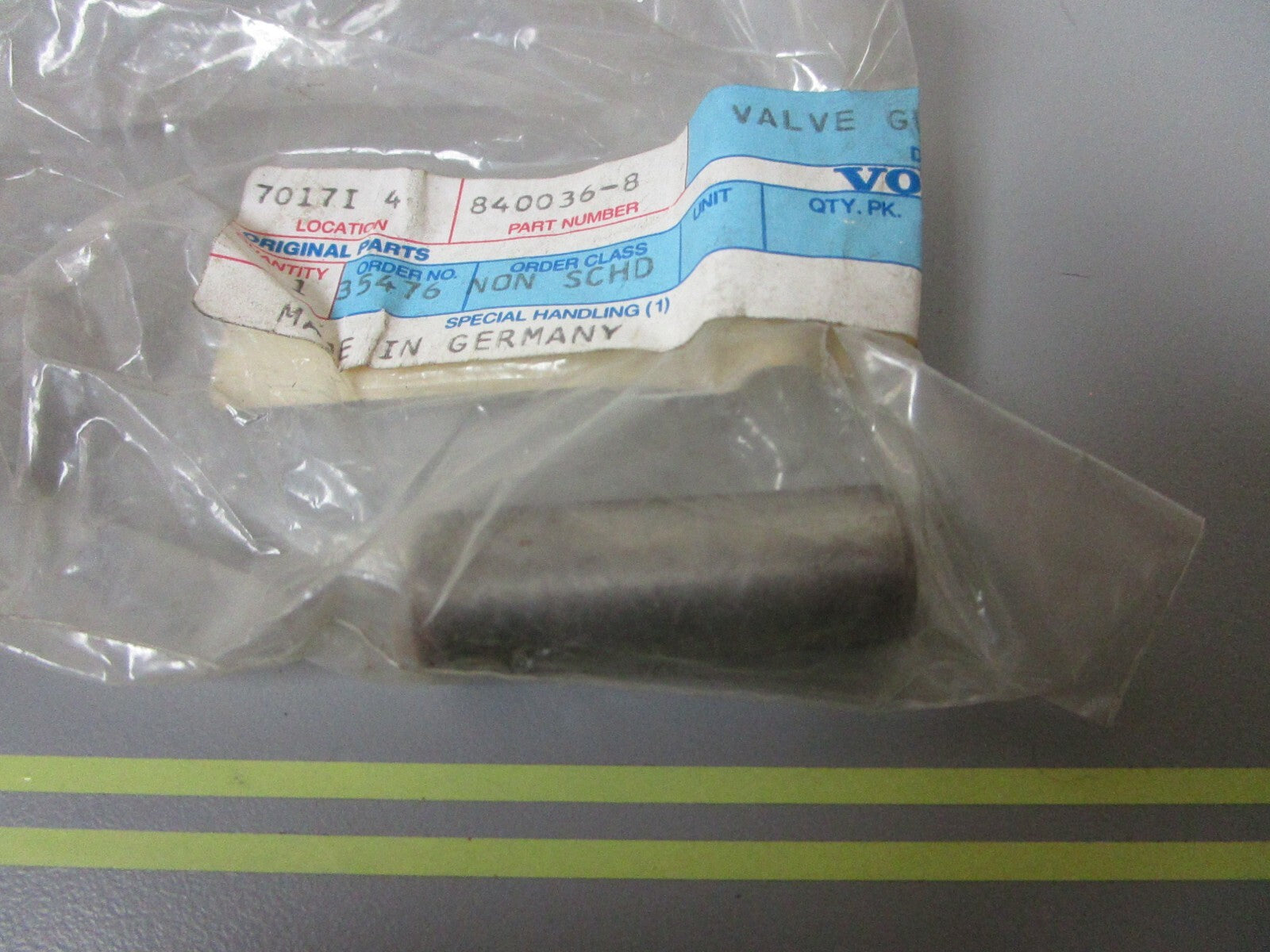 *NEW OEM* 0810 Volvo Penta Guide 840036