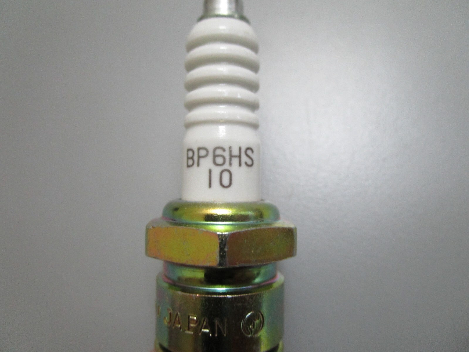 *NEW* (LOT OF 8) 0820 NGK Spark Plug BP6HS-10