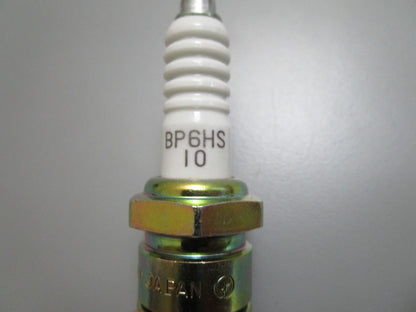 *NEW* (LOT OF 8) 0820 NGK Spark Plug BP6HS-10