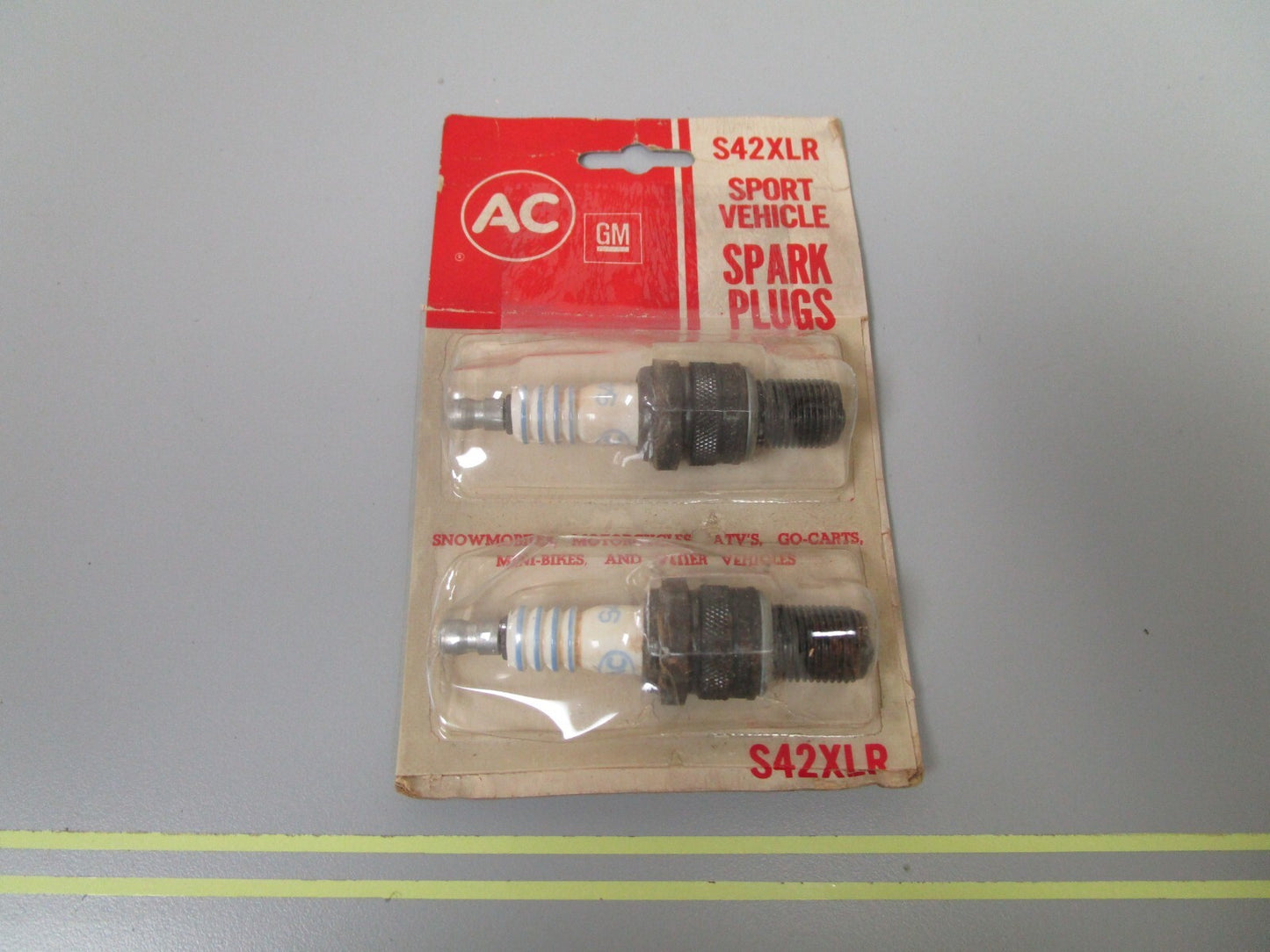 *NEW* (LOF OF 2) 0810 AC Spark Plugs S42xLR