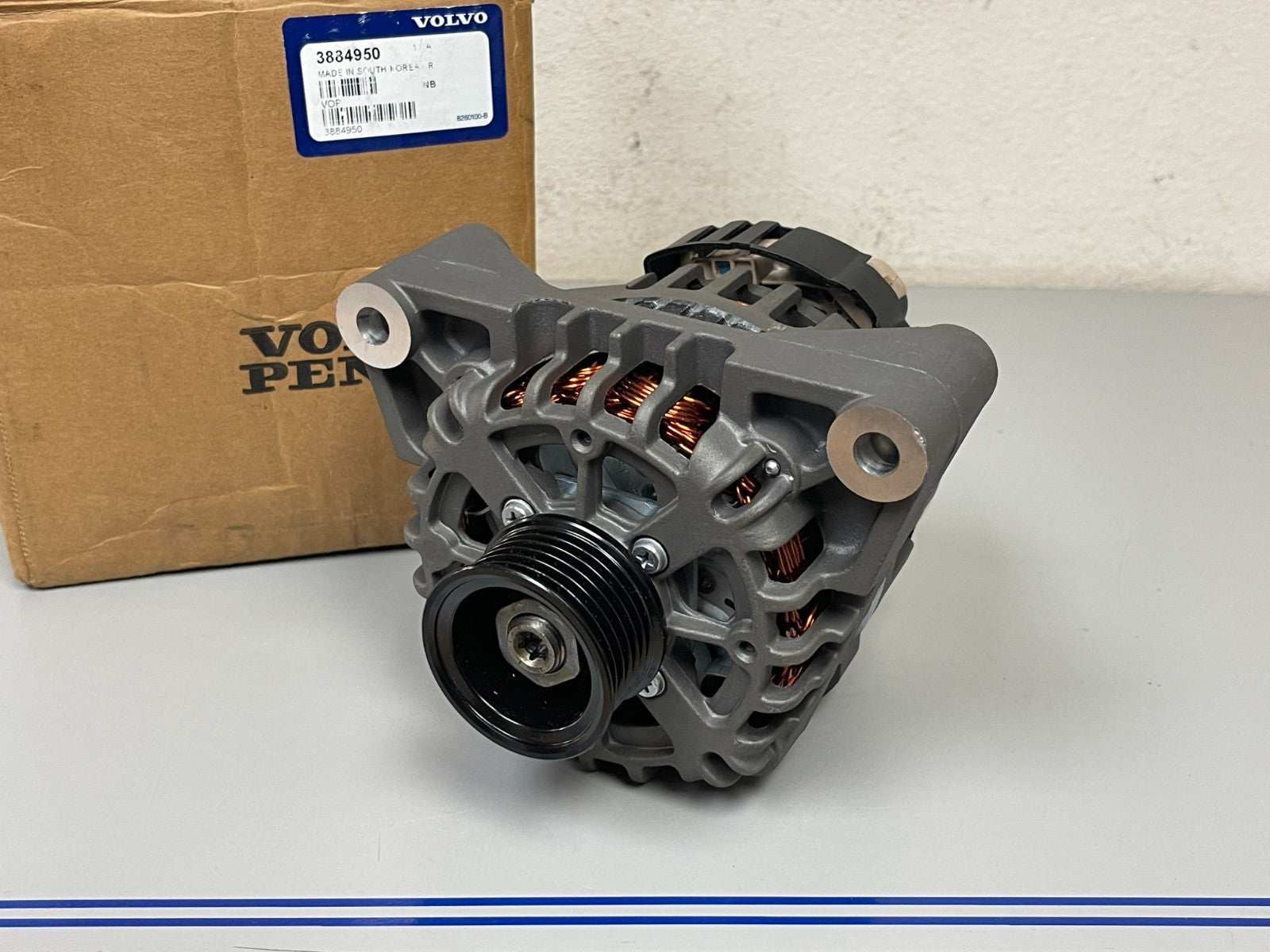 NEW OEM 3884950 Volvo Penta 12V 75A Alternator 0720