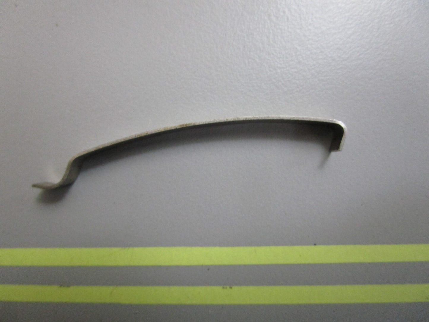 *NEW OEM* 0810 OMC Johnson Evinrude Spring Clip 312482 0312482