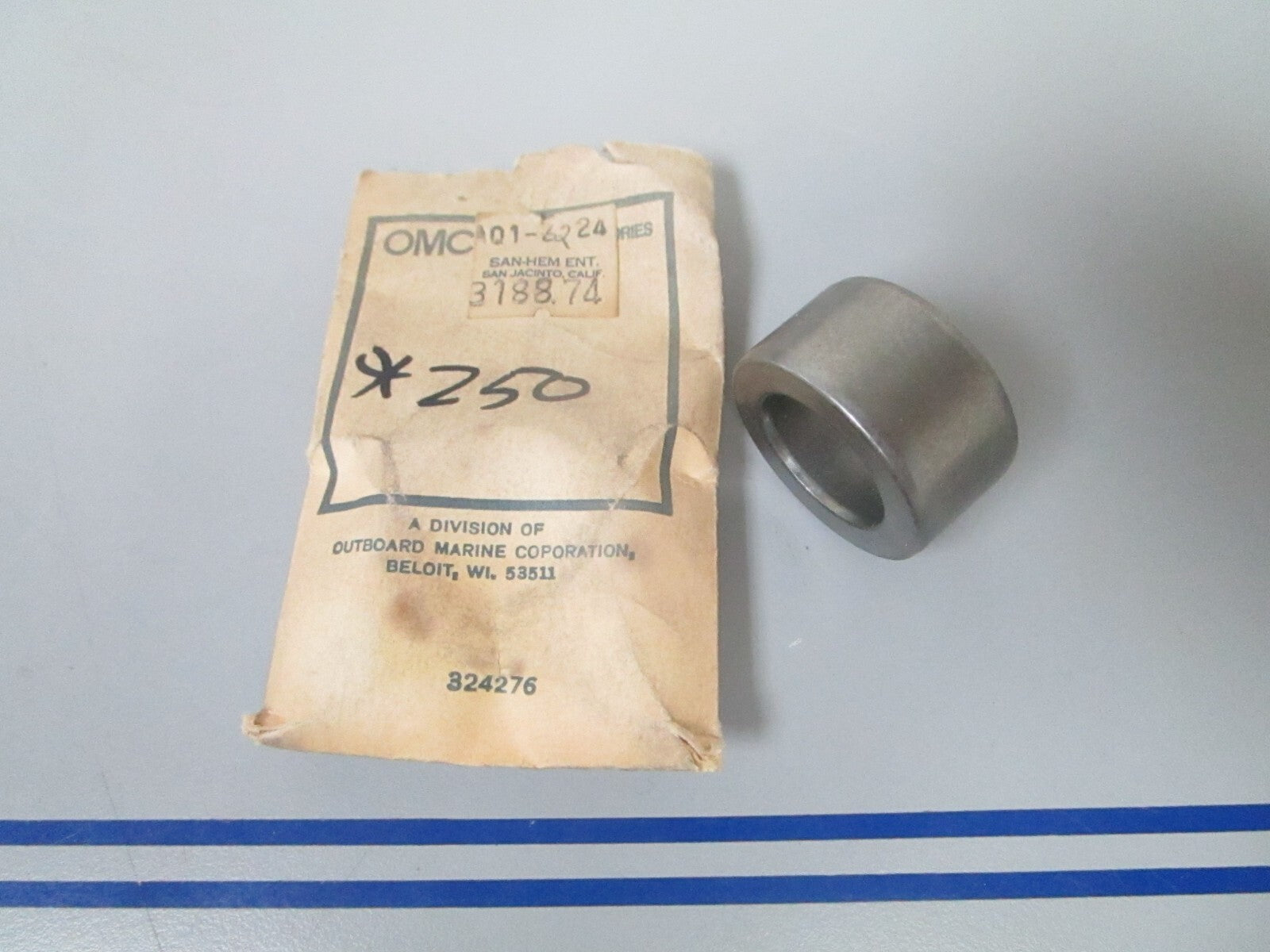 *NEW OEM* 0810 OMC Johnson Evinrude Sleeve 318874 0318874